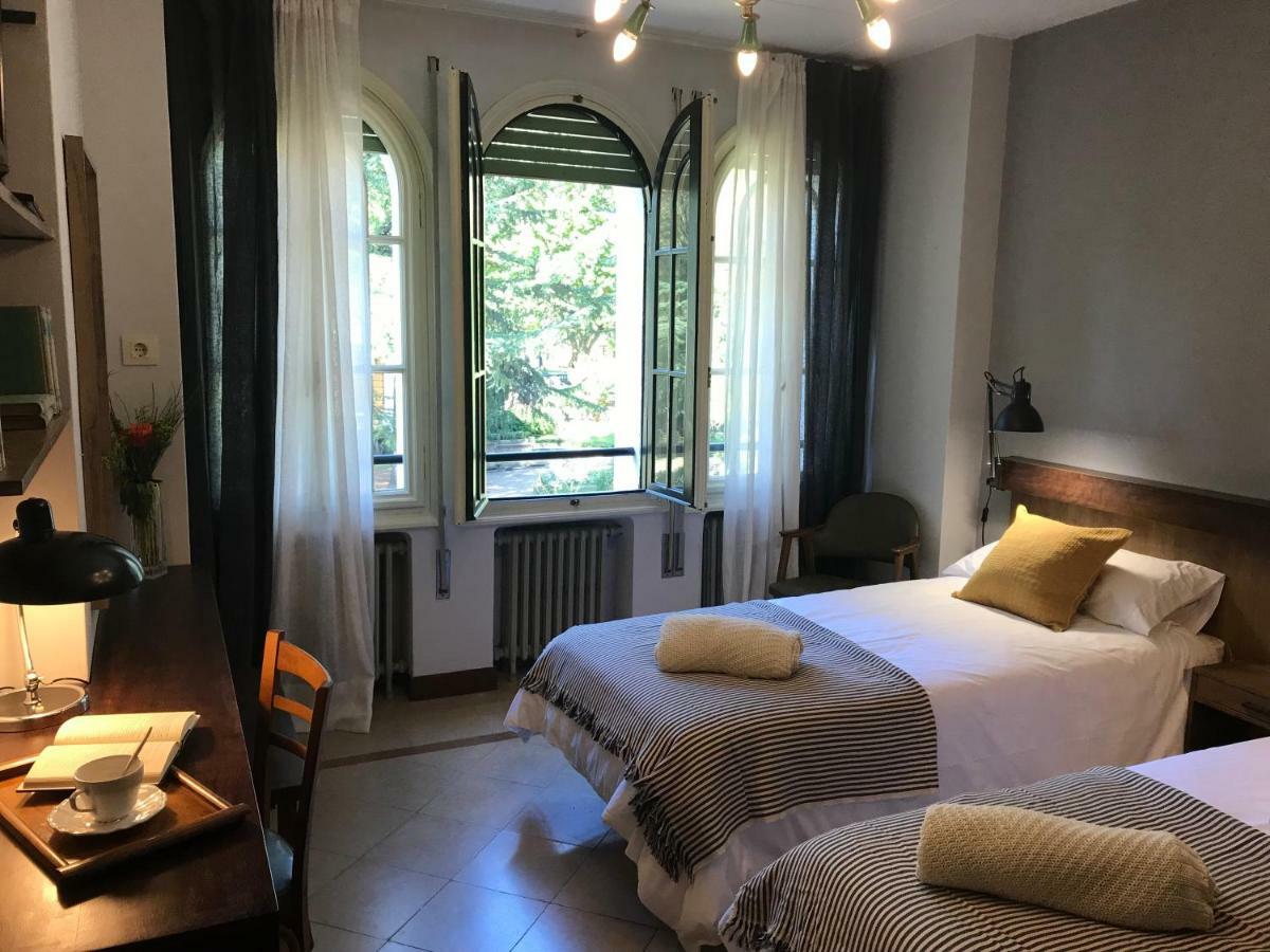 Espectacular Casa Chateau En El Centro De Olot Zewnętrze zdjęcie