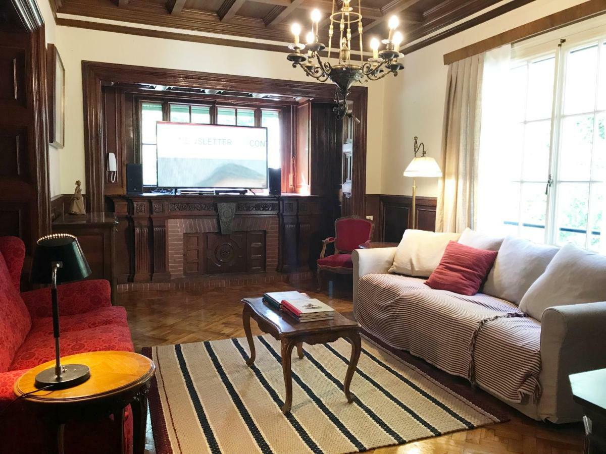 Espectacular Casa Chateau En El Centro De Olot Zewnętrze zdjęcie